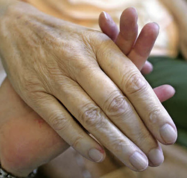 Pflege im Alter gibt es nicht umsonst,...e deutliche Erhhung der Pflegestze.   | Foto: Symbolfoto: dpa