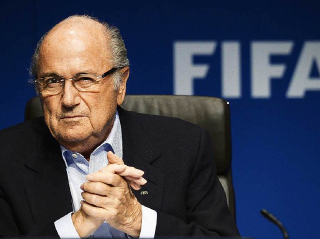 Wie lange kann er sich noch halten? Fifa-Chef Josef Blatter  | Foto: dpa