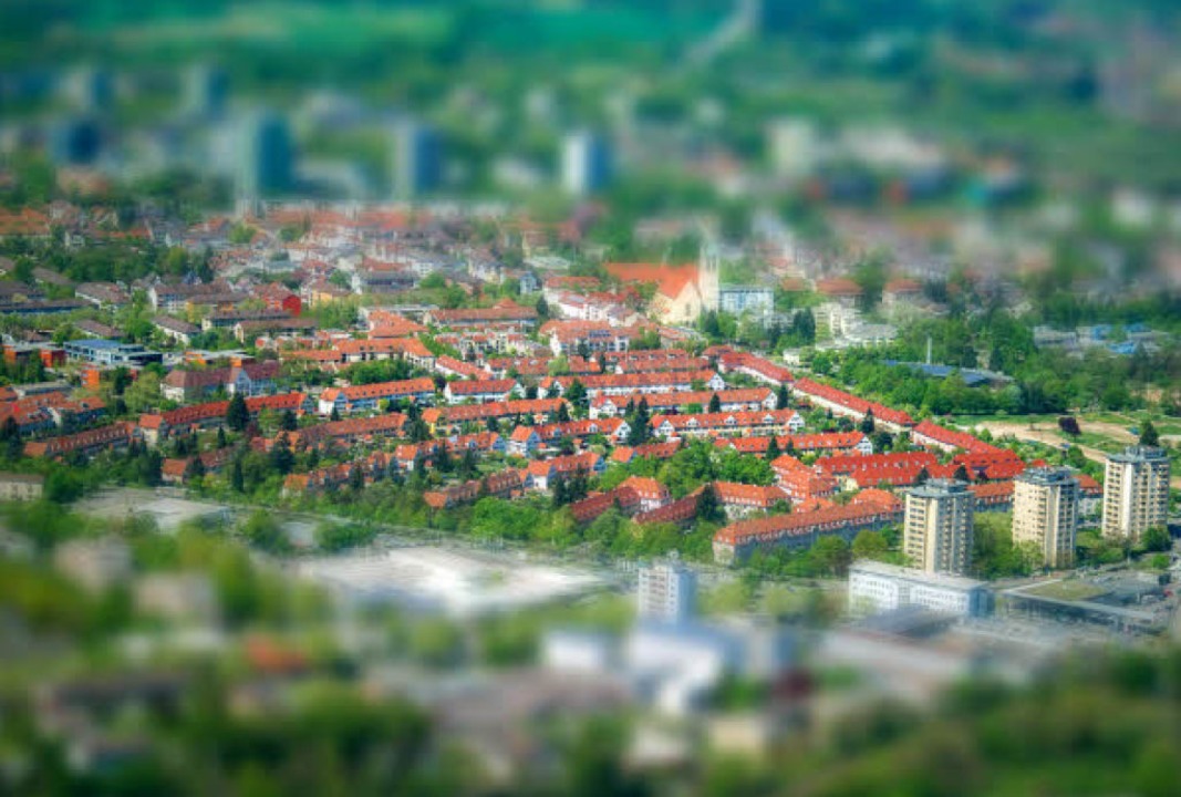 Ein Gartenstadt-Luftbild in Modelleise...stadt&#8220; mit einer Drohne machte.   | Foto: Nils Theurer