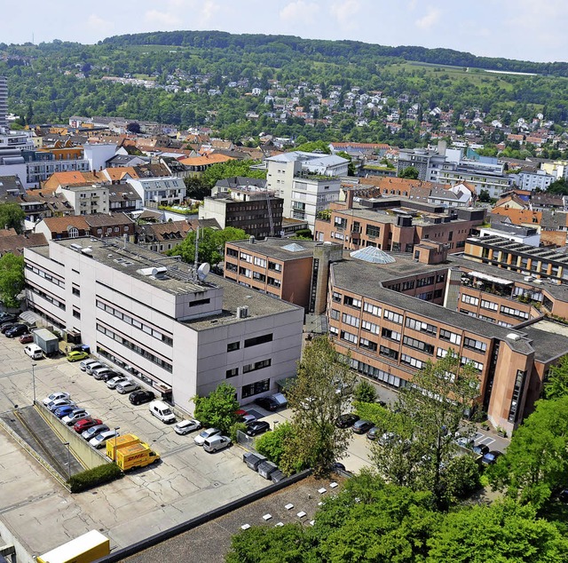 Der Kreis will das Landratsamt in Verl... Gebudes (frher Telekom) erweitern.   | Foto: Nikolaus Trenz