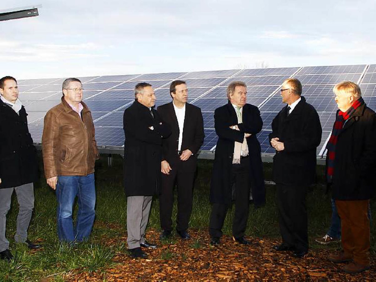 Ministerbesuch: Franz Untersteller besucht das neue Solarkraftwerk in Hofweier.