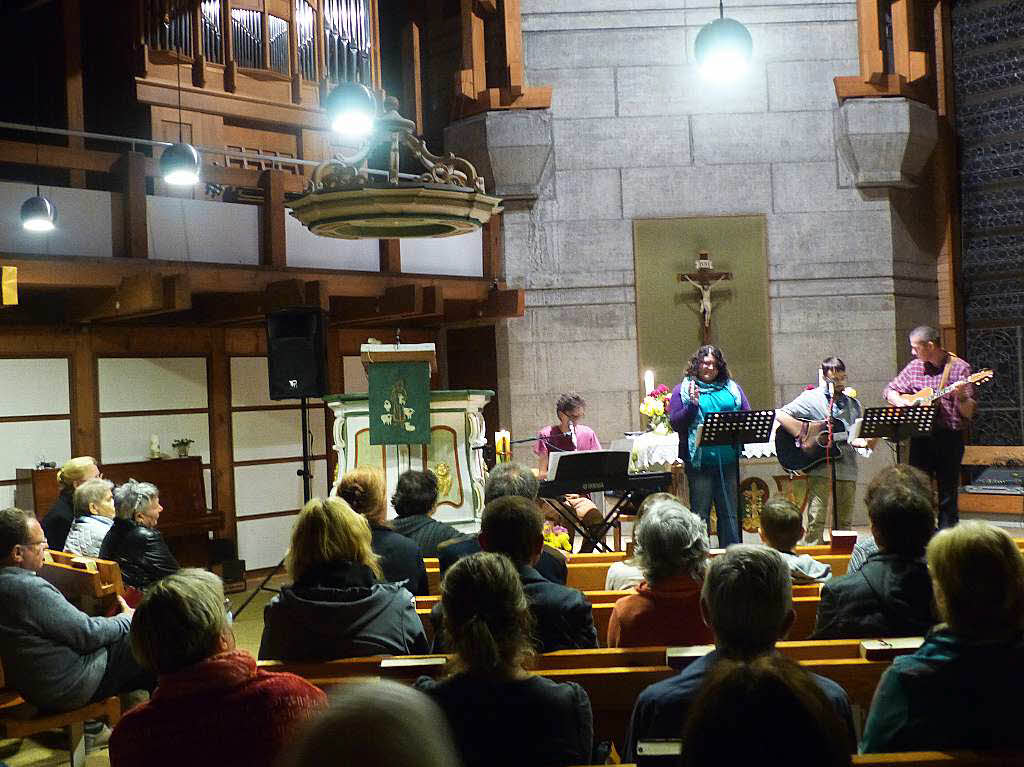 Bei der Nacht der offenen Kirchen spielt die Band von Jan-Christopher Gebhardt in der Kirche des Guten Hirten Diersburg.