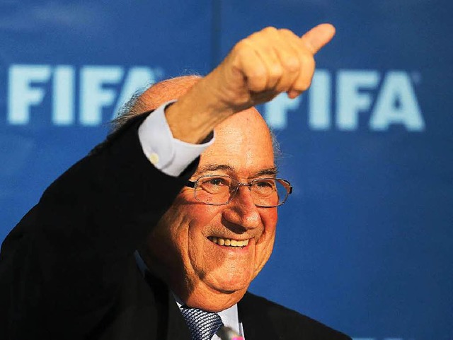 Und schon lacht er wieder: Josef Blatter   | Foto: dpa