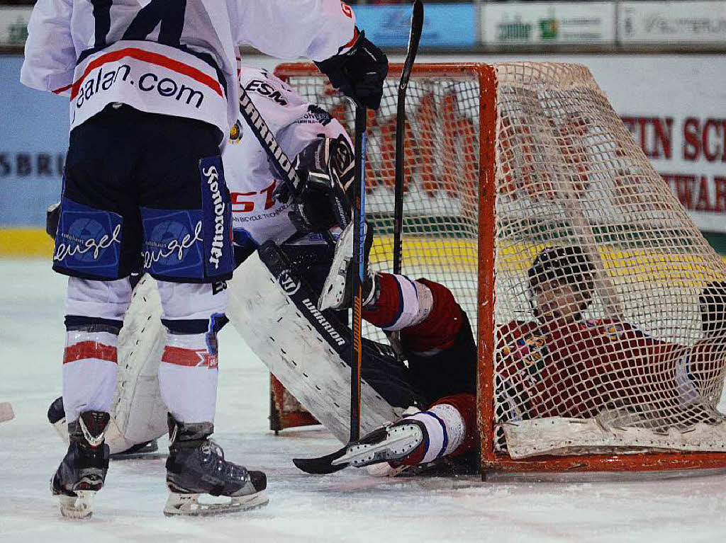 Eishockey ist normalerweise kein kuscheliges Spiel. Anders beim EHC Freiburg: Da hat es beim Spiel gegen Selb jede Menge Plsch von den Tribnen geregnet.