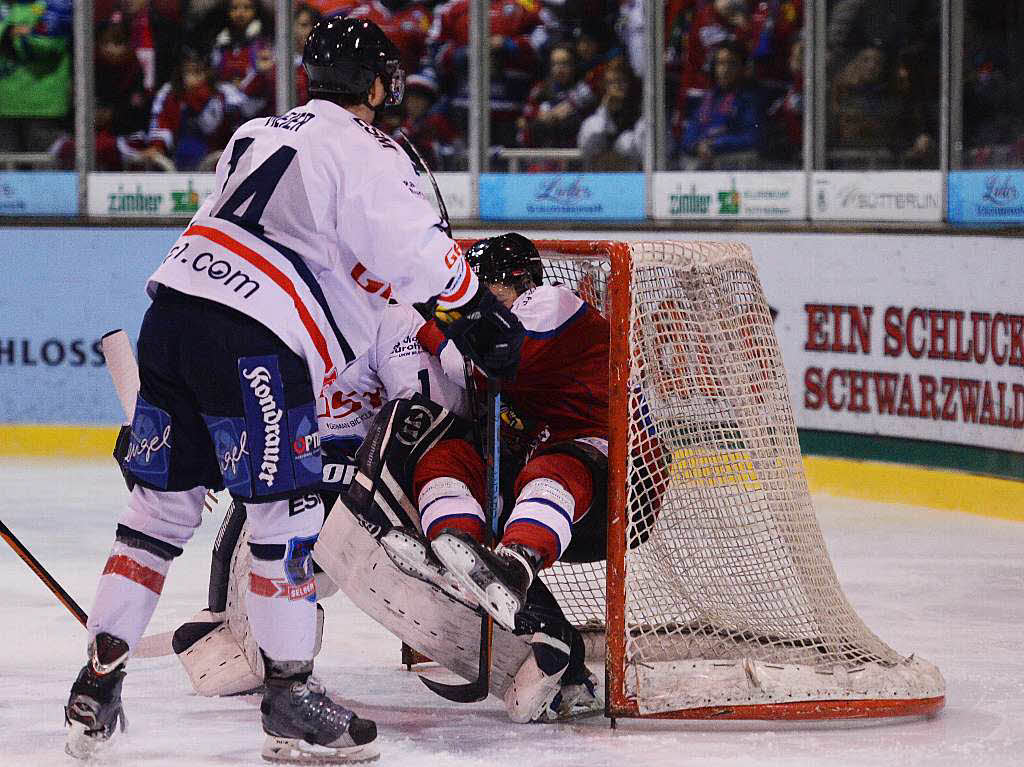 Eishockey ist normalerweise kein kuscheliges Spiel. Anders beim EHC Freiburg: Da hat es beim Spiel gegen Selb jede Menge Plsch von den Tribnen geregnet.