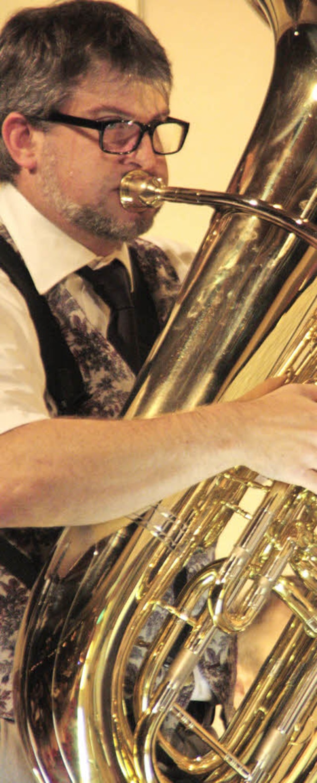 Dass die Tuba nicht nur im Orchester w...rument ist, bewies Dirk Strittmatter.   | Foto: Kerckhoff