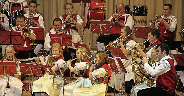Harmonisches Zusammenspiel: Die Tracht...en bot ein kurzweiliges Jahreskonzert.  | Foto: Peter Schtz
