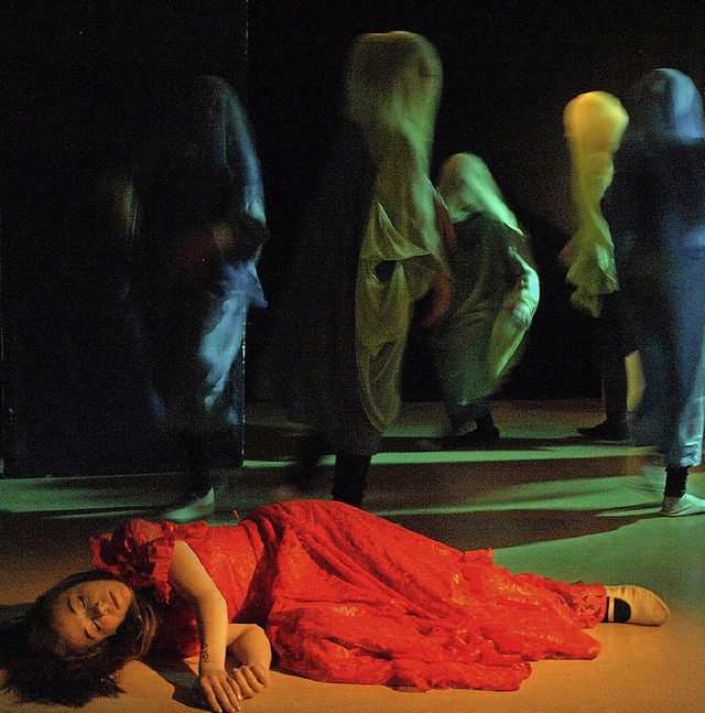 Mit Tanz, Eurythmie, Pantomime und Sch...bnis im Theatersaal des WolpaDings auf  | Foto: Karin Stckl-Steinebrunner