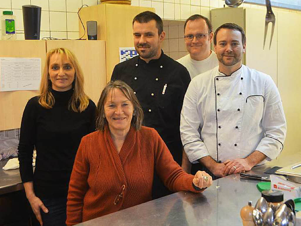 Die Cafeteria der Freien Schule im frheren Gasthaus Adler, Gutach, hat vier Mitarbeiter. Hier zusammen mit Schulleiterin Speer (vorn).