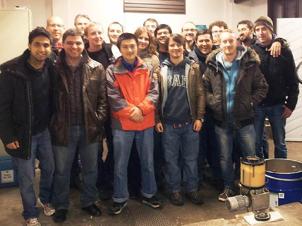 Die internationalen Studierenden ECM3 mit Professor Dr. Pfafferott im Turbinenhaus der Stadtwerke Elzach.