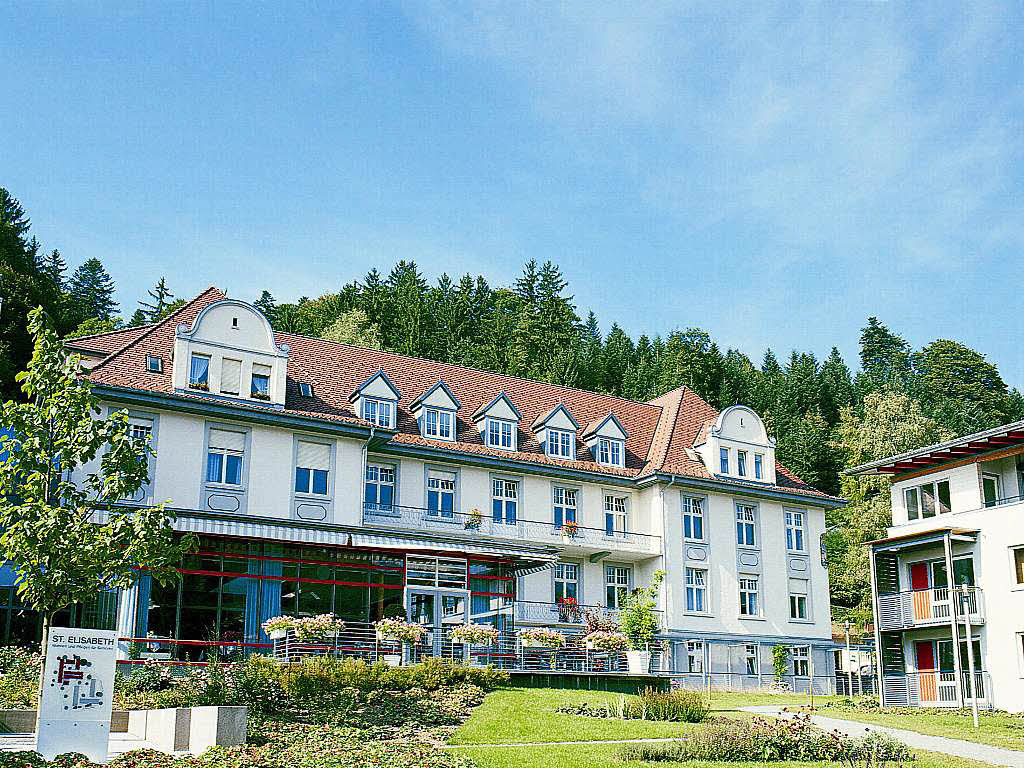 Seniorenwohnanlage St. Elisabeth in Elzach. Wohnen im Alter: Selbstndig und individuell, bei Bedarf auch eine Versorgung rund um die Uhr.