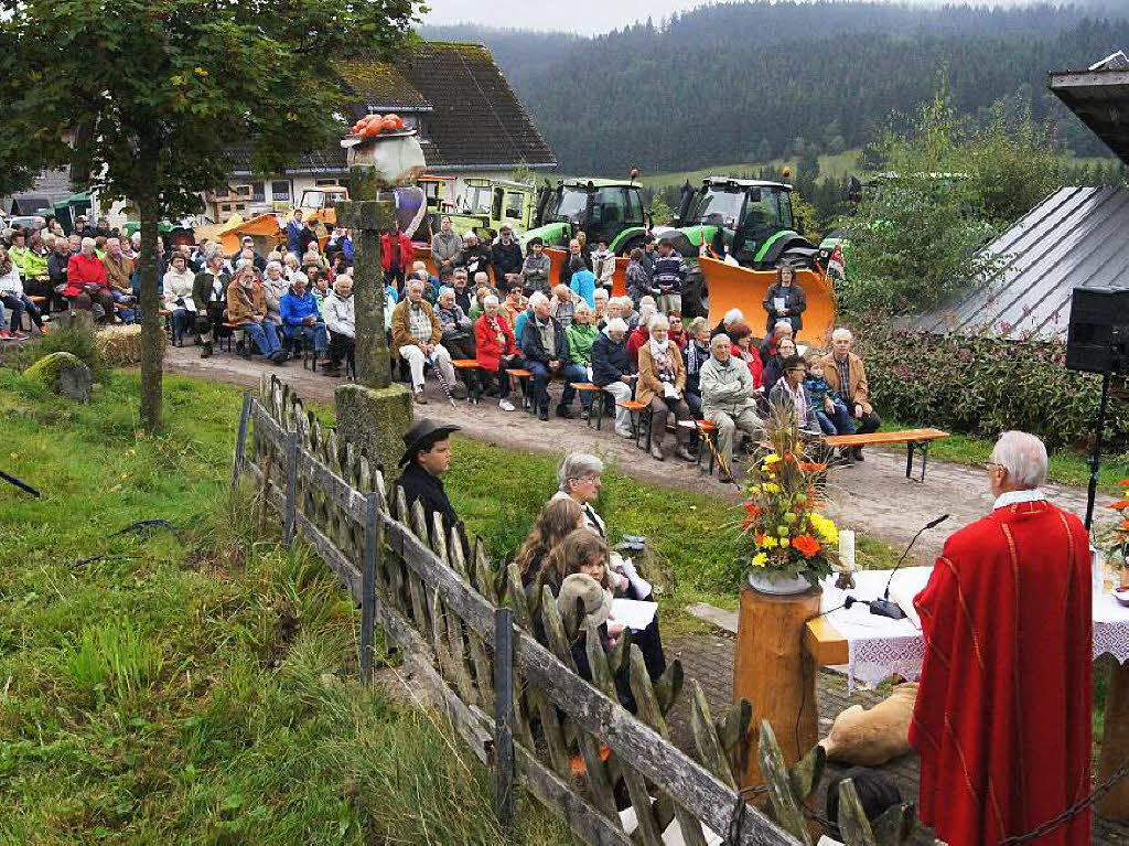 Hoffest. Mit dem Festgottesdienst wurde das eigentliche Hoffest auf dem Farnbauernhof erffnet. brigens hat die St. Wendelins-Kapelle ihr 25-jhriges Jubilum.