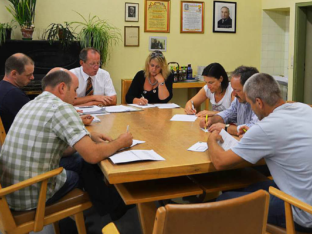 Erste Arbeitssitzung des neuen Ortschaftsrates : Markus Rombach, Christian Burger, Franz Lupfer, Petra Weber, Simone Oswald, Heinrich Volk, Klemens Schneider (von links)