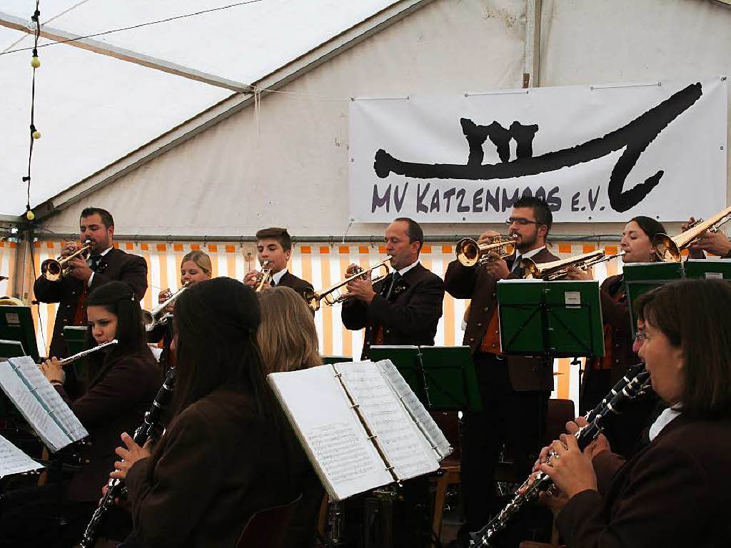 Der Musikverein Harmonie Horben erffnete das Katzenmooser Bergfest. Weitere befreundete Kapellen folgten bis zum Abend.