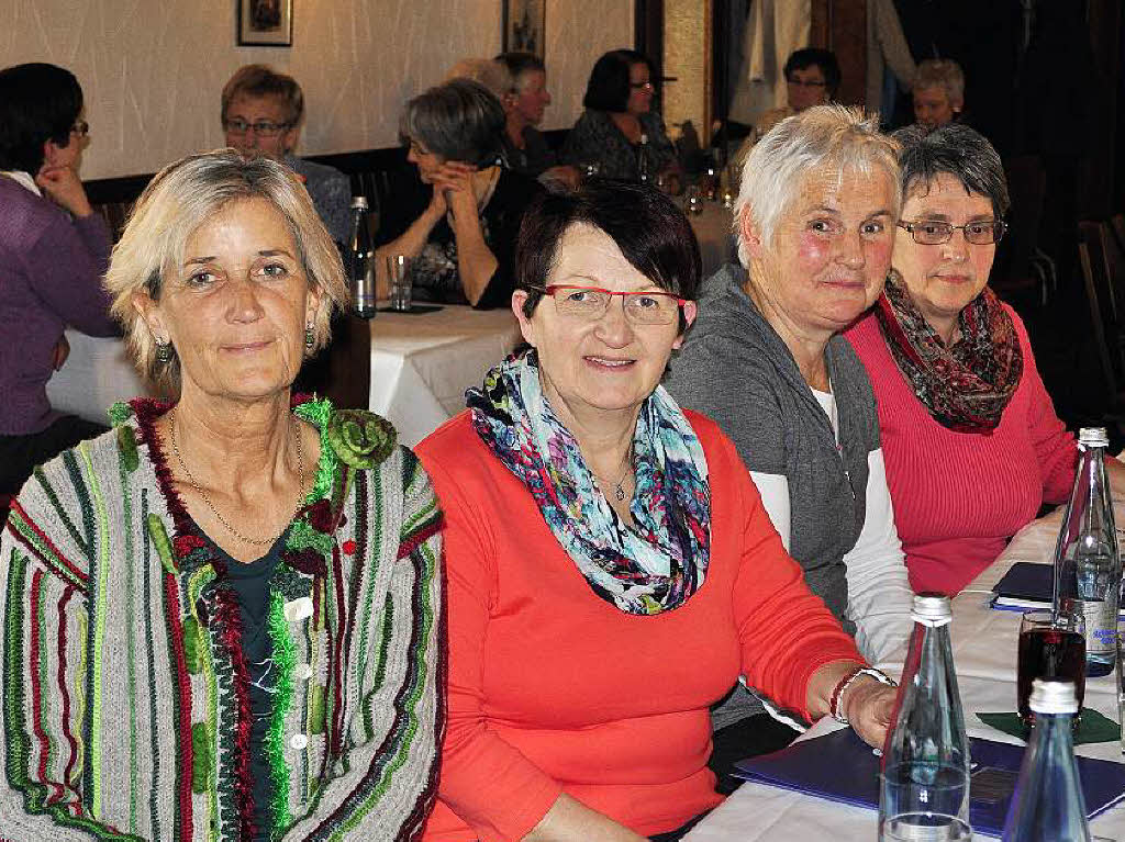 Referentin Ursula Keintzel (links) mit der Vorsitzenden Rosie Wernet und Schriftfhrerin Lucia Fischer des Landfrauenvereins Simonswald.