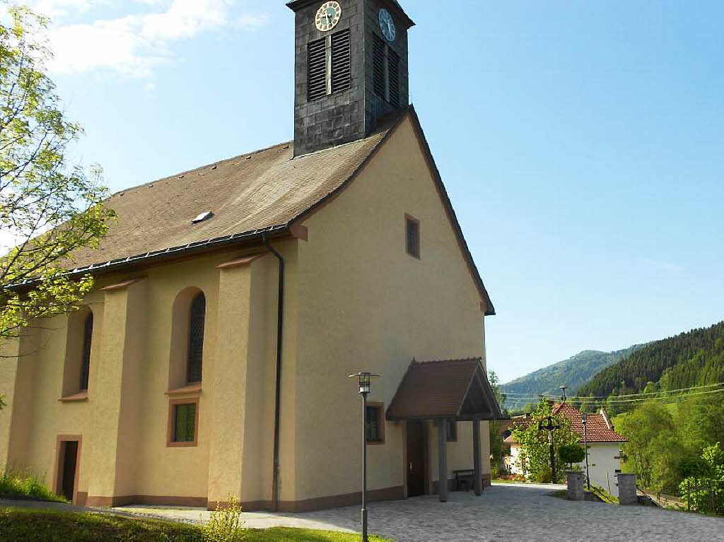 Renoviert und mit neugestalteter Auenanlage versehen zeigt sich die Pfarrkirche St. Josef in Obersimonswald.