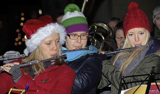 Der vorweihnachtliche Auftritt machte ...kerinnen und -musikern sichtlich Spa.  | Foto: Jutta Binner-Schwarz