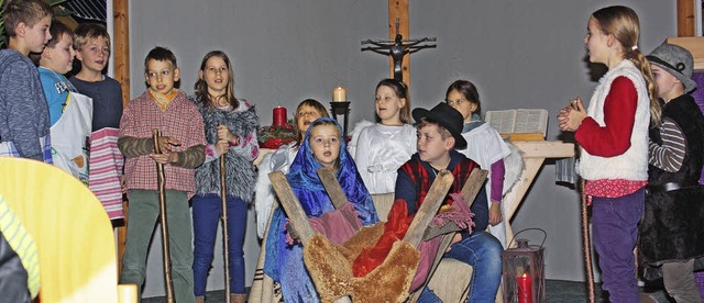 Zwlf Kinder des Grundschulchores fhr...uten Hirten von Bethlehem&#8220; auf.   | Foto: Kuhlmann