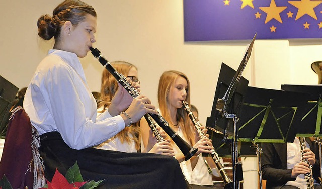 Klingende Festtagsgre servierte der ...enbach  mit seinem Weihnachtskonzert.   | Foto: Berger