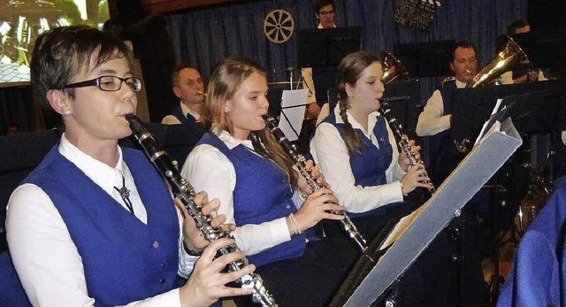 Musik aus Filmen spielten die Musikeri...ker aus Schallstadt und Wolfenweiler.   | Foto: Anne Freyer