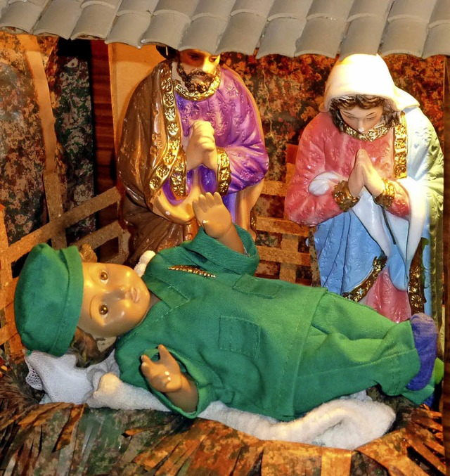 Krippe im OP-Bereich des Andenhospital...Chimbarazo: Jesuskind in OP-Kleidung.   | Foto: zvg