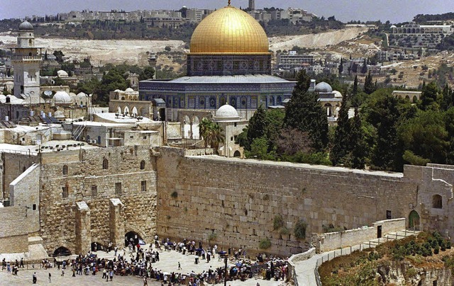 Religise Ballung: Klagemauer und Felsendom in Jerusalem   | Foto: dpa