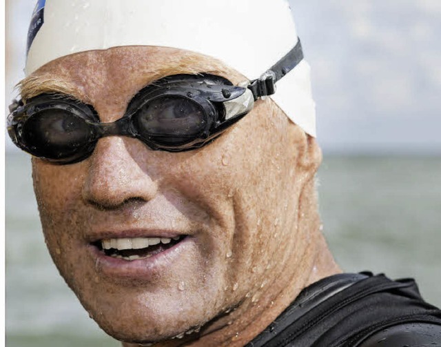 Schwimmhute hat er nicht bekommen: Andreas Fath (49) in Bad Sckingen (oben)  | Foto: Krug/AFP