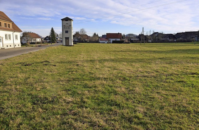 Auf diesem Areal an der Schwimmbadstra...rafostation wird dann weichen mssen.   | Foto: Khnemund