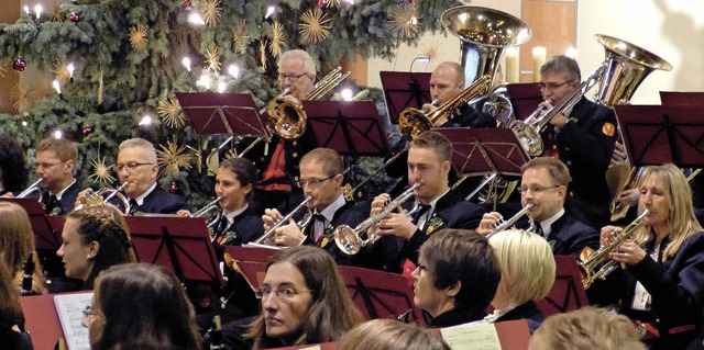 Weihnachtliche Weisen erklangen beim K... Ihringer Musikvereins in der Kirche.   | Foto: Susanne Bremer