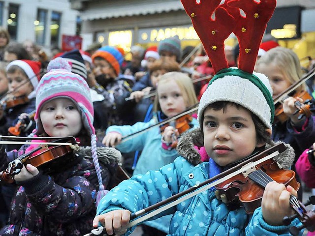 Kinder der Freiburger Oberlin-Musiksch...eigen fr die Aktion Weihnachtswunsch   | Foto: Bamberger