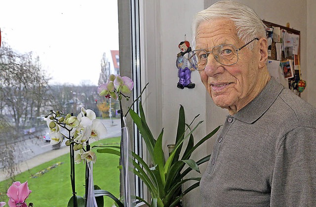 Rolf Haberer kann von seinem Fenster a...ns hat er mitgestaltet und miterlebt.   | Foto: Peter Heck