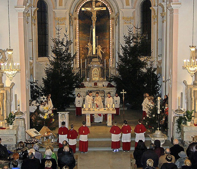 In der Festmesse am Heiligen Abend Pfa...ristlicher Ausgrenzung und Intoleranz.  | Foto: Jutta Binner-Schwarz