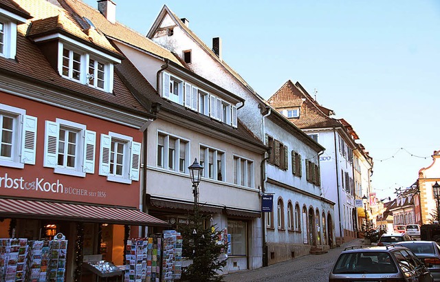 Das ehemalige Sartori-Haus an der Endi...ohne Dachgauben, stand seit 1997 leer.  | Foto: Ilona Hge