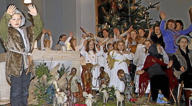 In der Kirche in Oberbergen fhrten 25...ippenspiel von der Geburt Jesus   auf.  | Foto: Herbert Trogus