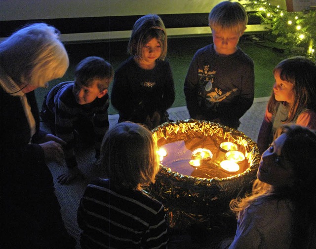 Rund 30 Gste, darunter zwlf Kinder, ...htskonzert in die Lohmhle in Bernau.   | Foto: Ulrike Spiegelhalter