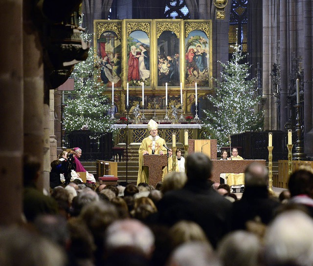 Erzbischof Stephan Burger bei seiner ersten Weihnachtspredigt im Mnster.  | Foto: Ingo Schneider