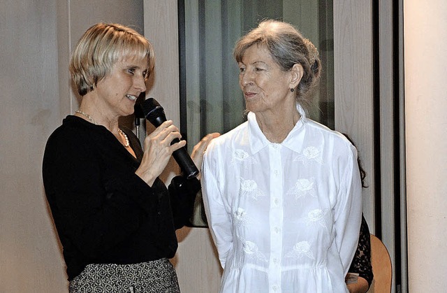 Betriebs- und Hausleiterin Irene Lorenz mit Marga Lindenthal   | Foto: ZVG