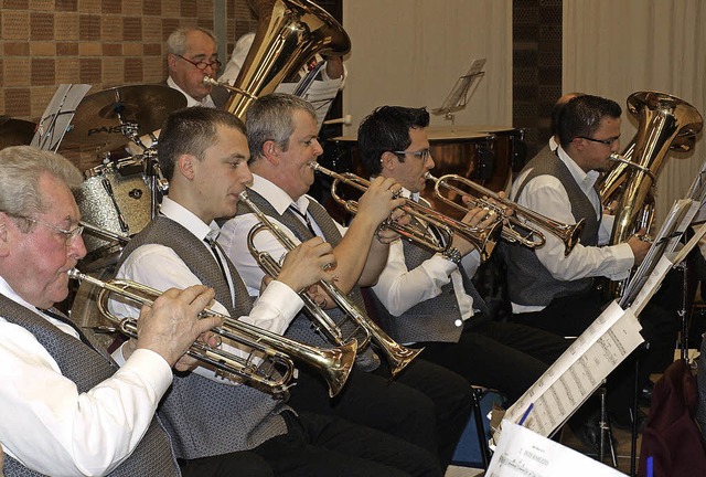 Die Hauinger Musiker ernten viel Beifall bei ihrem Jahreskonzert.   | Foto: Paul Schleer