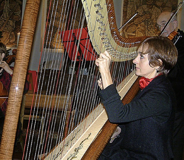 <Text>Die Harfenistin Caroline Grandho...zert von Musica Antiqua Basel </Text>   | Foto: Frey