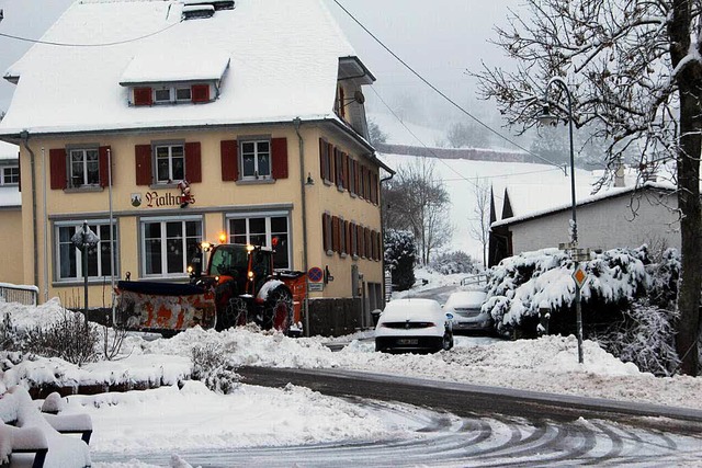 Das Rathaus Marzell im Schnee  | Foto: Rolf-Dieter Kanmacher
