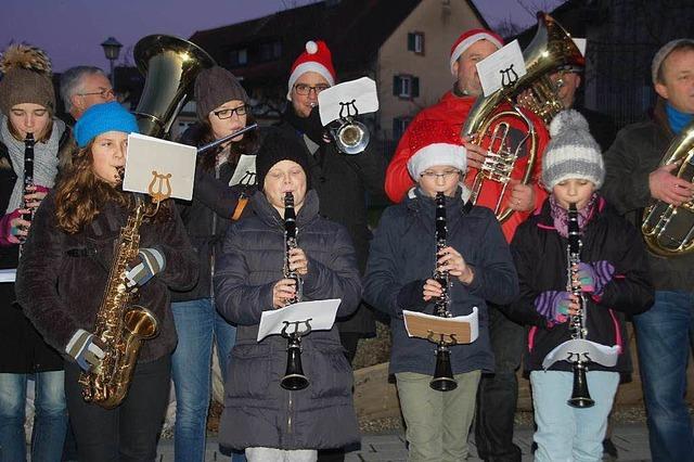 Musikverein spielte an Weihnachten im Dorf