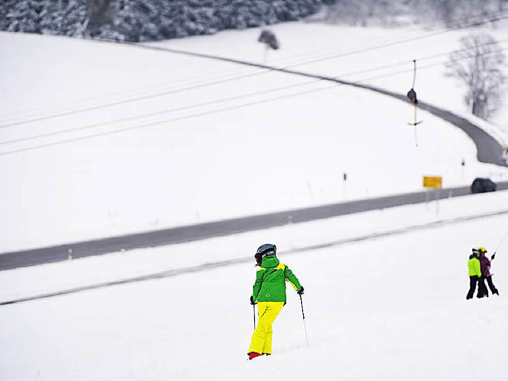 Eine Skifahrerin im Skigebiet "Im Salzwinkel" in Zainingen