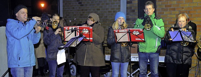 Der Posaunenchor hat das Weihnachtsmusizieren in Allmannsweier erffnet.   | Foto: Wolfgang Knstle