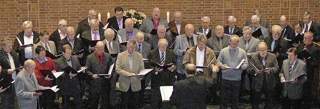 Der Mnnergesangverein Harmonie Ichenh...traditionellen Weihnachtsliedersingen   | Foto: Dieter Fink