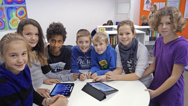 Pro Lerngruppe stehen den Schlerinnen...ht i-Pads als Werkzeug zur Verfgung.   | Foto: christine Storck