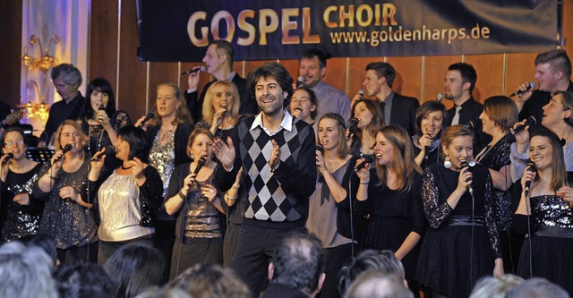 Die Freude am Singen ist Chorleiter Fr... und dem Chor ins Gesicht geschrieben.  | Foto: Bernhard Rein, Bernhard Rein