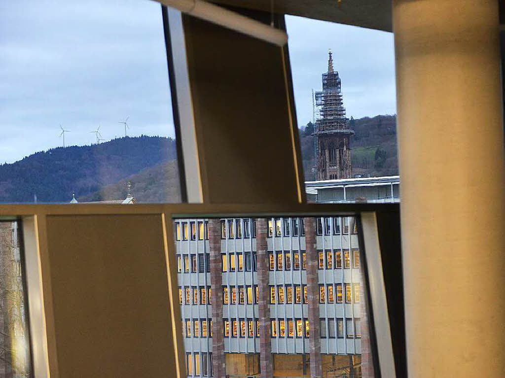 Die neue Unibibliothek in Freiburg wird nach und nach eingerichtet