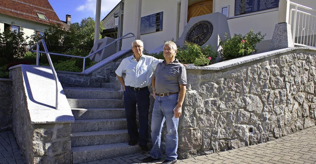 Im Herbst 2013 wurde die Bruchsteinmau...ndeln und die Turmverkleidung saniert.  | Foto: archivfoto: werner probst