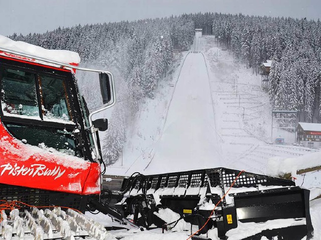 Winter in Titisee-Neustadt: Die mchti...ierte sich am Sonntag dick verschneit.  | Foto: Johannes Bachmann