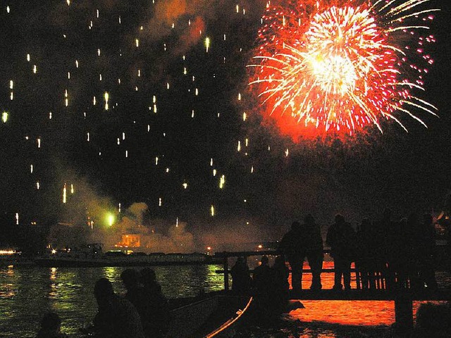 Feuerwerk ber dem Basler Rhein   | Foto: Andr Roos